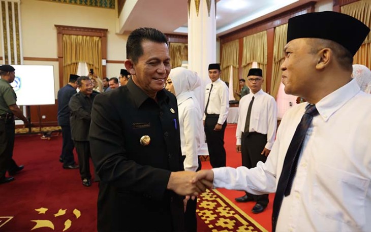 Gubernur Ansar seusai Lantik Sembilan Anggota BPSK Kota Tanjungpinang Periode 2023-2028 