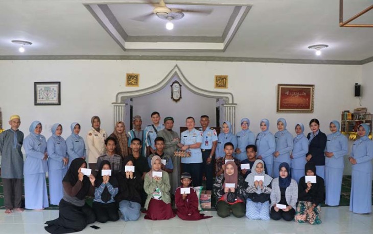 Lanud Sut saat Berikan Santunan Bagi Anak Yatim Piatu
