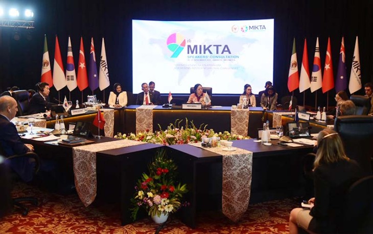 Ketua DPR RI Puan Maharani saat memandu sesi diskusi dalam MIKTA Speakers' Consultation ke-9.