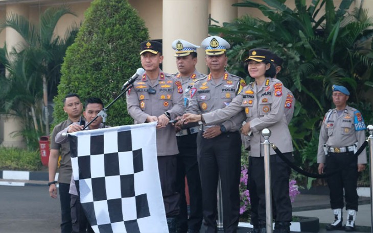 Wakapolda Banten saat Pimpin Pelepasan Penyaluran Bantuan Air Bersih Dalam Rangka HUT Polantas ke-68 