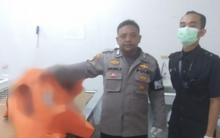 jenazah bayi langsung dibawa ke RSUD Cibinong guna dilakukan proses pemeriksaan secara medis