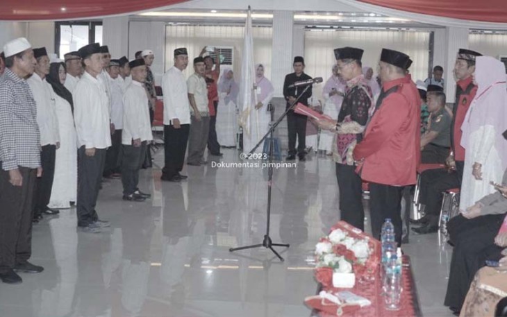 Wakil Walikota Hengky Honandar saat Lantik Pengurus PHBI Kecamatan Sekota Bitung 