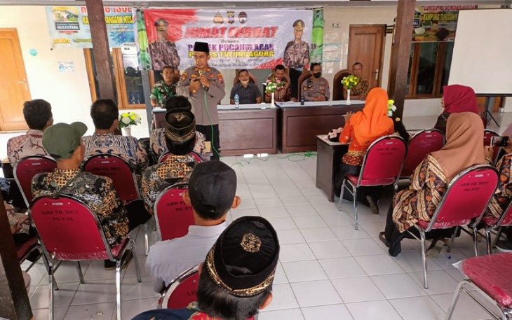 Polsek Pucanglaban saat Dengar Langsung Keluhan Warga Melalui Program Jum'at Curhat