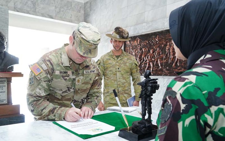Kedatangan Instruktur Angkatan Darat Amerika Serikat 