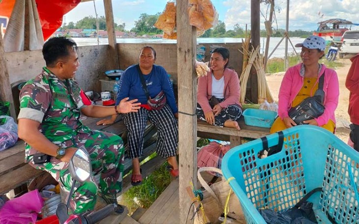 Babinsa Koramil Sepang saat Komsos Dengan Warga Binaan 