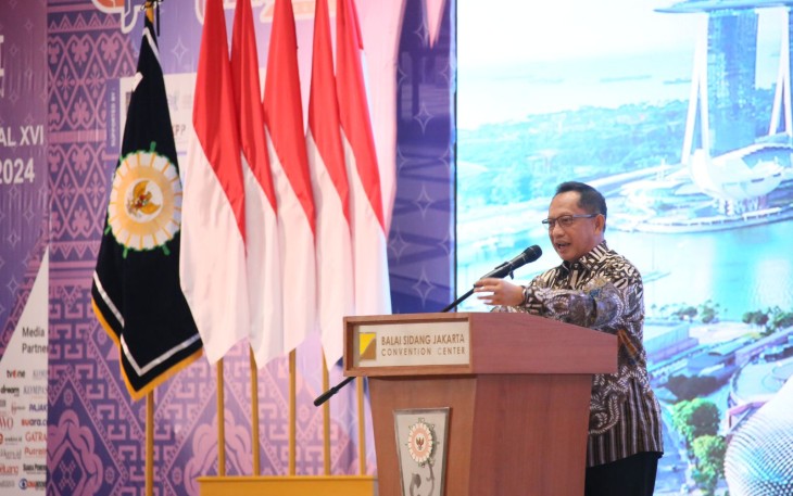 Mendagri Muhammad Tito Karnavian pada Rapat Kerja Nasional (Rakernas) XVI Asosiasi Pemerintah Kabupaten Seluruh Indonesia (Apkasi) di Jakarta Convention Center (JCC), Senayan, Jakarta, Rabu (10/7/2024).