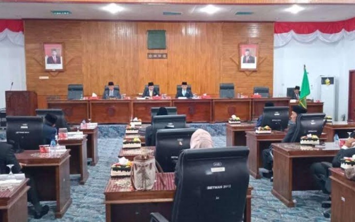Rapat Paripurna Jawaban Eksekutif Atas Pandangan Umum Fraksi-Fraksi DPRD Terhadap Raperda Tentang APBD P Kabupaten Kaur Tahun 2024