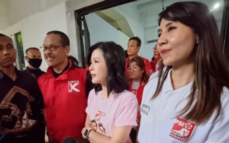Grace Natalie Wakil Dewan Pembina PSI saat di Kota Makassar, Senin (29/1)