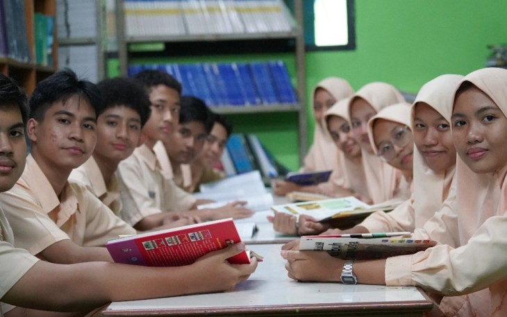 Ilustrasi siswa siswi madrasah 