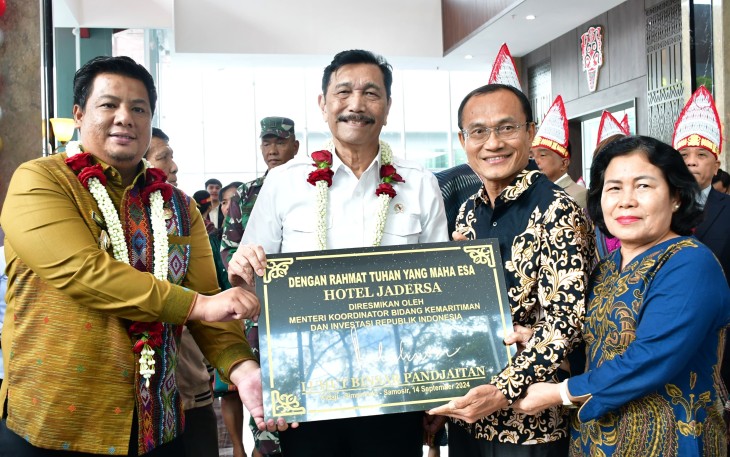 Menteri Koordinator (Menko) Kemaritiman dan Investasi Indonesia, Luhut Binsar Panjaitan meresmikan Hotel Labersa, Sabtu (14/9) di Desa Simarmata, Kec. Simanindo, Kab. Samosir