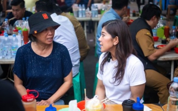 Menteri Komunikasi dan Digital Meutya Hafid meninjau langsung penerapan digitalisasi di kalangan pelaku UMKM saat mengunjungi Pasar Lama Kota Tangerang, Selasa (24/12/2024)