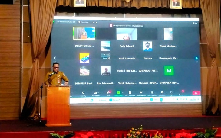 Plh. Direktur Jenderal (Dirjen) Bina Adwil Amran saat Rapat Sosialisasi Kebijakan Jabatan Fungsional Penata Perizinan.
