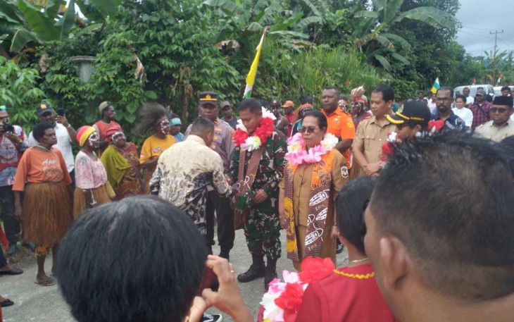 Danramil 1710-07/Mapurujaya Hadiri Peletakan Batu Pertama Pembangunan Gereja GPI Imanuel Mapurujaya