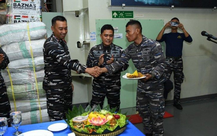Potong Tumpeng, KRI dr. Radjiman Wedyodiningrat-992 Peringati Hari Jadinya yang Pertama