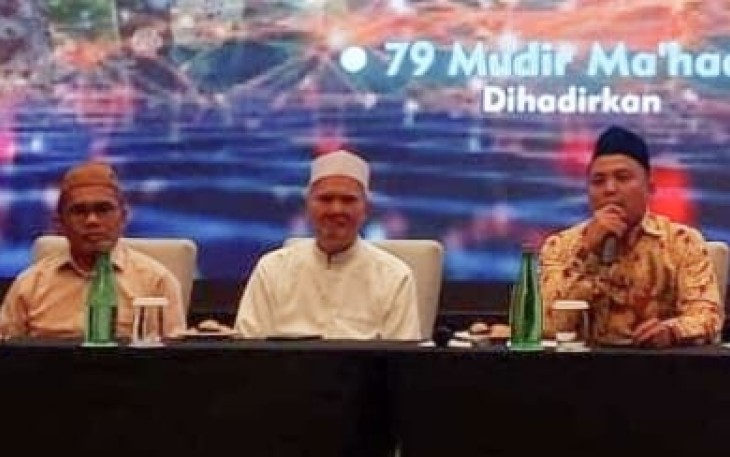 Wakil Rais 'Aam PBNU KH Afifuddin Muhajir (tengah)