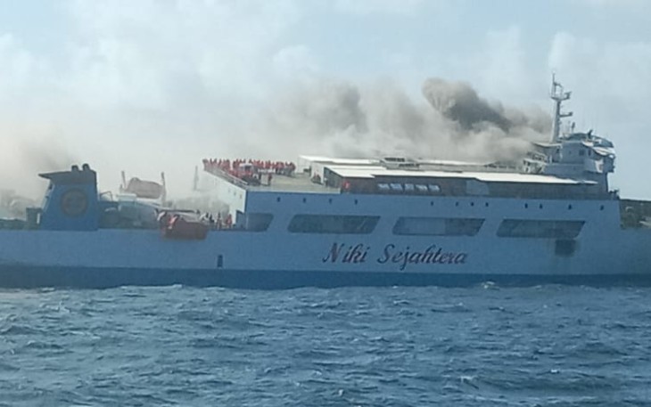 Bakamla RI Evakuasi KM Niki Sejahtera yang Terbakar di Perairan Banjarmasin