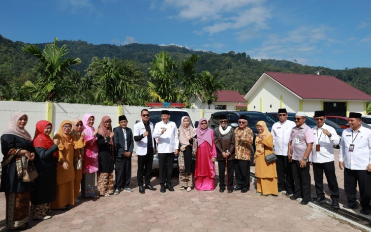 Bupati Sabar hadir di Panti untuk menyaksikan peresmian gedung baru Rumah Sakit Islam (RSI) Ibnu Sina Panti. Yang diresmikan merupakan bangunan dua lantai