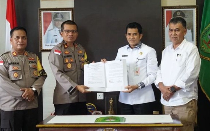 Bupati Natuna Bersama Forkopimda saat Laksanakan Penandatangan NPHD Tanah Untuk Pembagunan Mako Brimob
