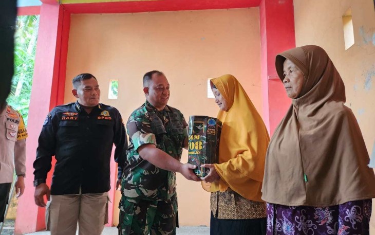 Kodim 0708 Purworejo kembali menyelenggarakan bakti sosial penanaman pohon, pengobatan gratis dan pemberian bingkisan kepada warga yang kurang mampu di wilayah Desa Sumber Kecamatan Pituruh Kabupaten Purworejo, Kamis (18/01/2024)