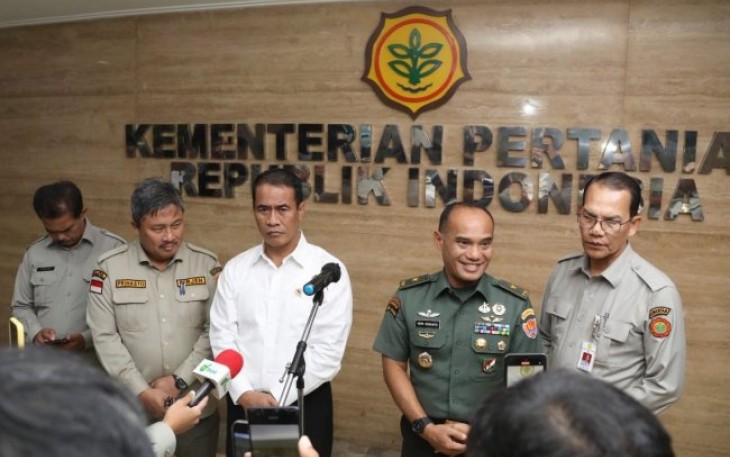 Konferensi pers usai penandatanganan nota kesepahaman dan perjanjian kerjasama optimasi lahan rawa tahun 2024 di Kementerian Pertanian, Senin, 4 Maret 2024.