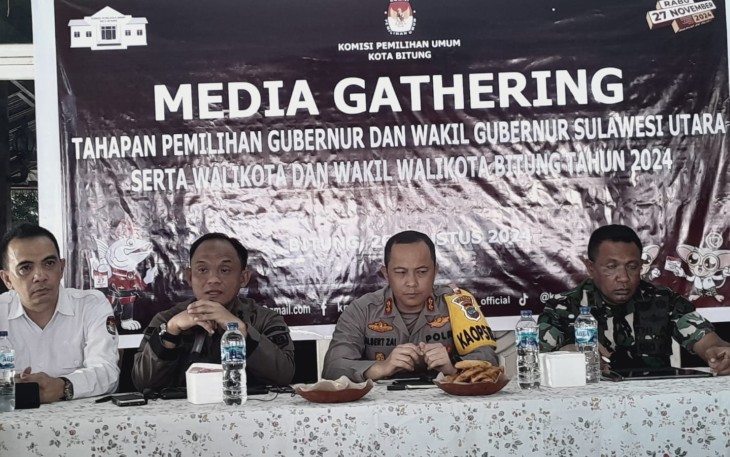 Kajari Bitung Dr Yadyn Palembangan, S.H.,M.H kedua dari kiri saat memberikan materi pada kegiatan media gathering yang di selenggarakan oleh KPU