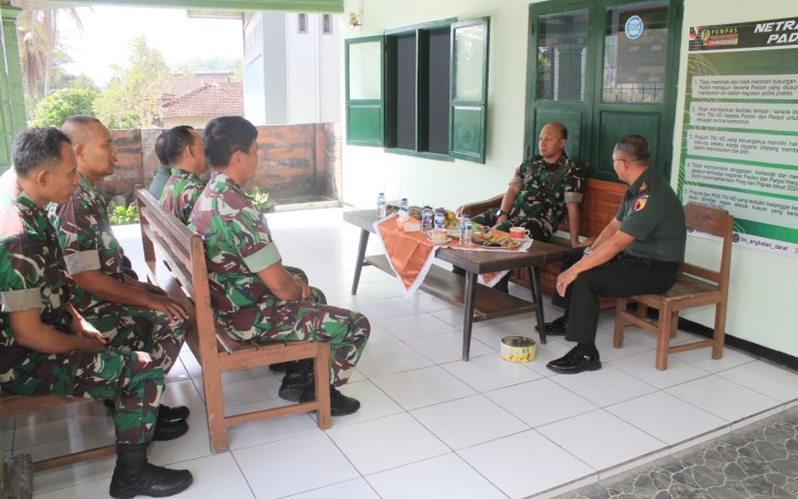 Dandim 0806/Trenggalek Tingkatkan Silaturahmi dengan Anggota Posramil 0806/Suruh