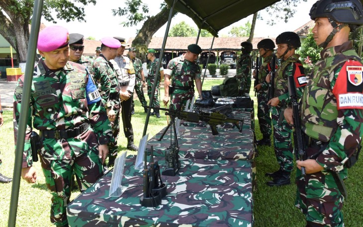 Wadirlat Tinjau Batalyon Armed 8/Uddhata Yudha
