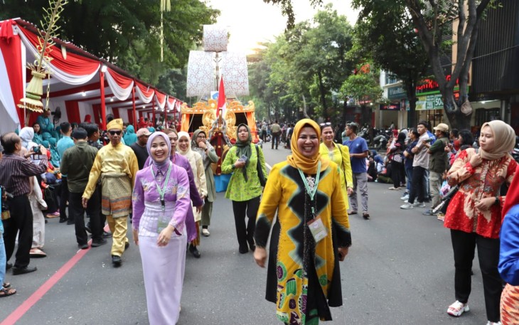 Dekranasda Bintan Turut  Hiasi Warna Kota Solo Meriahkan Parade Defile HKG PKK ke-52