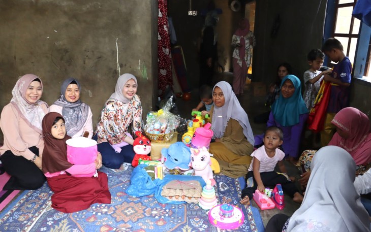 Ketua Tim Penggerak (TP) PKK Kabupaten Bintan Hafizha Rahmadhani Putri langsung mengunjungi kediaman Ibu bayi tersebut, Jum'at (09/02) di RT/RW.003/004 Kelurahan Gunung Lengkuas.