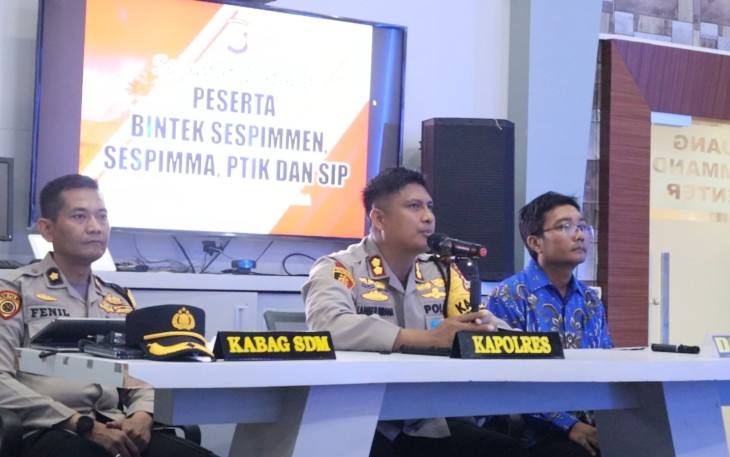 Polres Bengkulu Utara saat menggelar Bimbingan Teknis seleksi Sespimma, STIK - PTIK, dan S.I.P. Tahun Anggaran 2024 di Ruang Command Centre Polres Bengkulu Utara pada tanggal 27 Februari 2024.