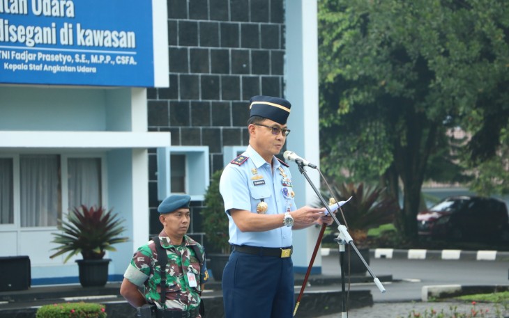 Seskoau melaksanakan Apel Luar Biasa menyambut tahun 2024, yang dipimpin oleh Komandan Seskoau Marsda TNI Elianto Susetio, S.I.P., M.Si., yang diikuti seluruh personel Seskoau, bertempat di lapangan Widya Ambara Seskoau, Lembang Bandung Barat, Senin (2/1/2024)