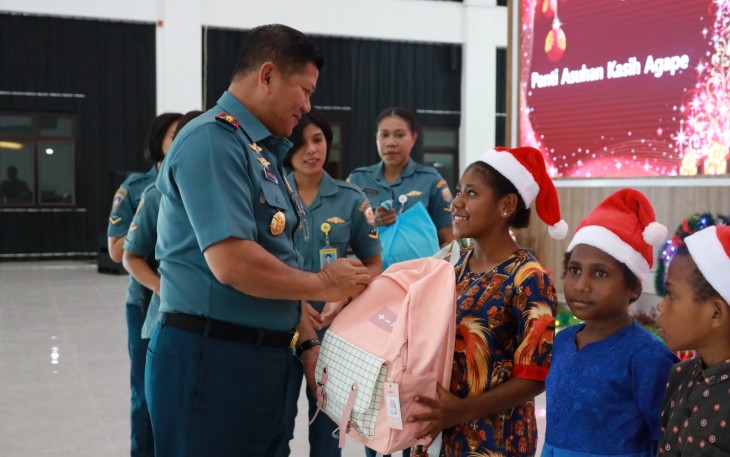 Panglima Komando Armada III (Pangkoarmada III) Laksamana Muda TNI Hersan, S.H., M.Si., M.Tr.Opsla, menghadiri  Acara Perayaan Natal Keluarga Besar TNI AL Wilayah Sorong yang berlangsung di Gedung Serba Guna Mas Pardi Koarmada III, Sorong, Papua Barat Daya