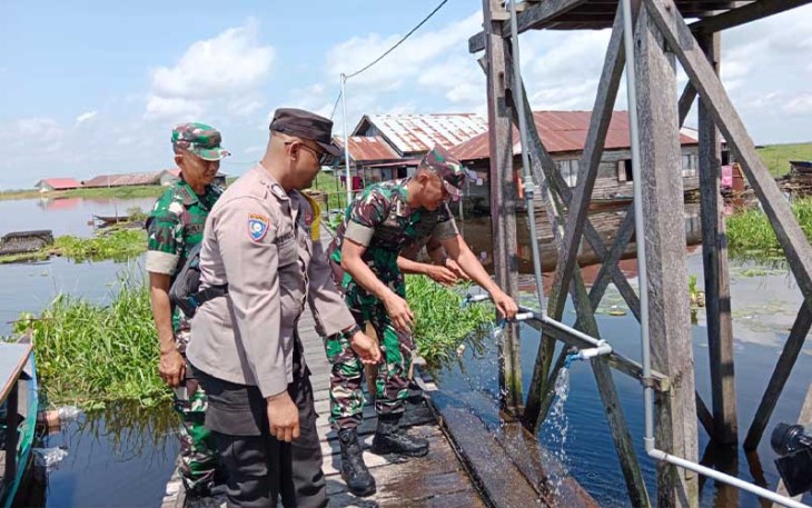 Peresmian pemanfaatan air bersih Program TNI AD Manunggal Air di Awang Landas Desa Sungai Buluh Kecamatan Labuan Amas Utara Kab.Hulu Sungai Tengah. Selasa (06/02).