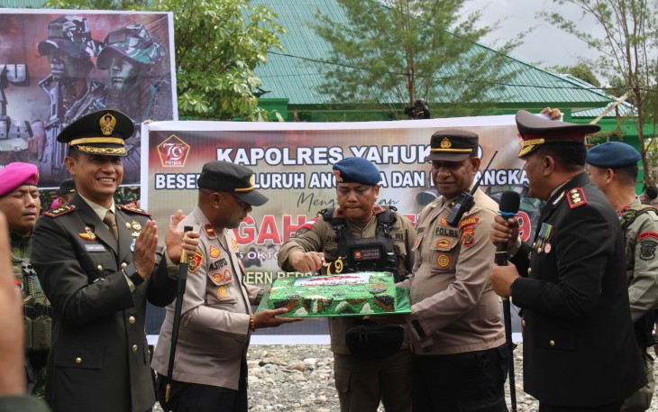 Kodim 1715/Yahukimo Rayakan HUT Ke-79 TNI Bersama Forkopimda dan Masyarakat