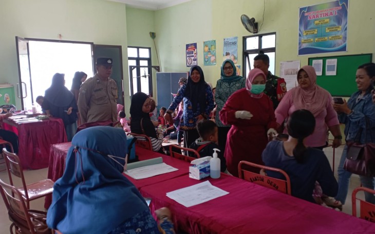 Babinsa Koramil 0803/11 Geger Aktif Dampingi Kegiatan Posyandu di Desa Kertobayon