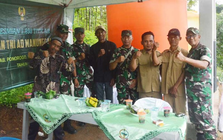 Kodim 0802/Ponorogo saat Ikuti Launching Program TNI AD Manunggal Air Bersama Kasad