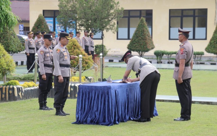 Kapolres Pasaman Barat Pimpin Sertijab Kapolsek Lembah Melintang dan Melantik Beberapa Pejabat Utamanya
