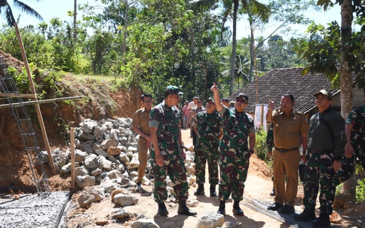 Danrem 121/ABW Tinjau Pra TMMD ke-121 Ponorogo