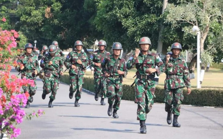 Latihan Lintas Medan (Limed) Prajurit Siswa (Prasis) Semata PK TNI AU Angkatan ke-87 Skadik 403, di Ksatrian Lanud Adi Soemarmo, Senin (22/7/2024)