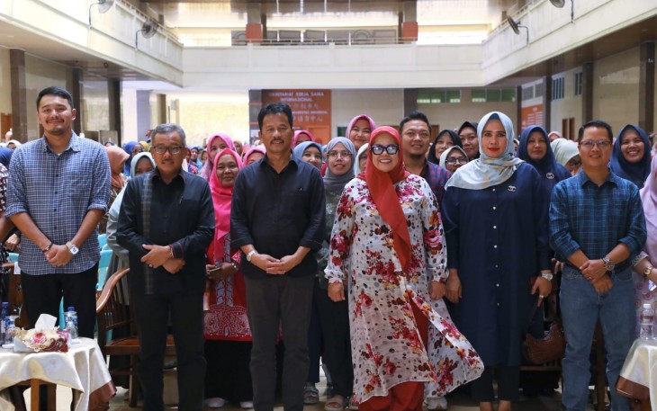 Kepala BP Batam, Muhammad Rudi saat menghadiri agenda silaturahmi Kader Posyandu dan Kelurahan Siaga se-Kota Batam di Vihara Maitreya, Minggu (4/2/2024).