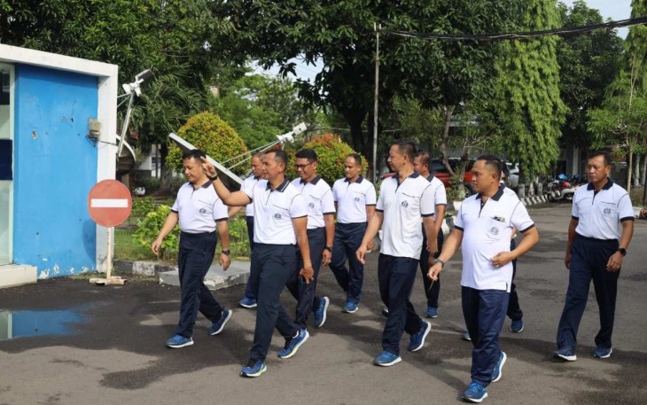 Danlantamal V Laksanakan Olahraga Pagi