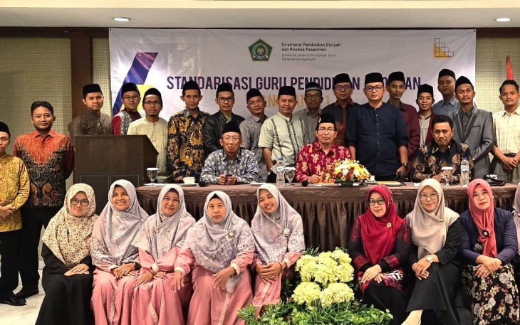 Direktorat Pendidikan Diniyah dan Pondok Pesantren Kementerian Agama menyusun standar kualifikasi dan kompetensi guru pendidikan Al-Quran. Penyusunan ini dibahas bersama dalam rapat penyusunan Standarisasi Guru Pendidikan Al Quran, di Bogor, Rabu (21/2/2024)