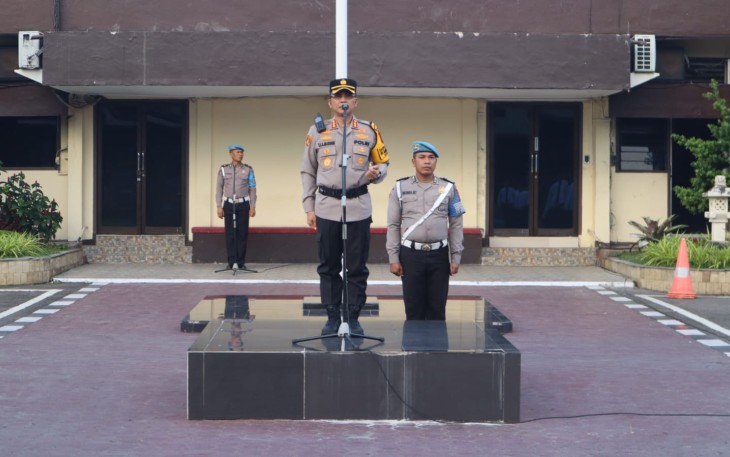 Kapolrestabes Medan Kombes Pol Dr Teddy John Sahala Marbun SH MHum saat pimpin apel pagi di Polrestabes Medan, Jalan HM Said No. 1 Medan, Senin 22 Januari 2024.
