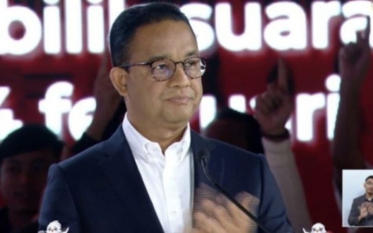 Capres RI Anies Rasyid Baswedan saat menyampaikan visi dan misi dalam debat ketiga yang diselenggarakan oleh Komisi Pemilihan Umum (KPU) di Istora Senayan, Jakarta, Minggu (7/1/24) malam.