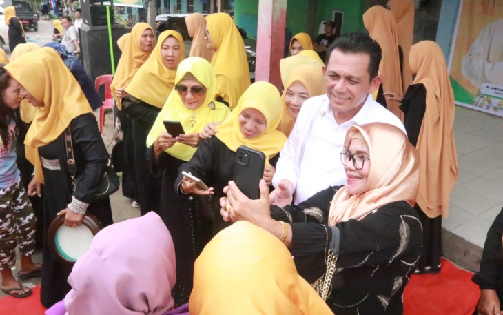 Gubernur Kepulauan Riau, H. Ansar Ahmad saat melanjutkan silaturahmi dengan masyarakat Kepri 