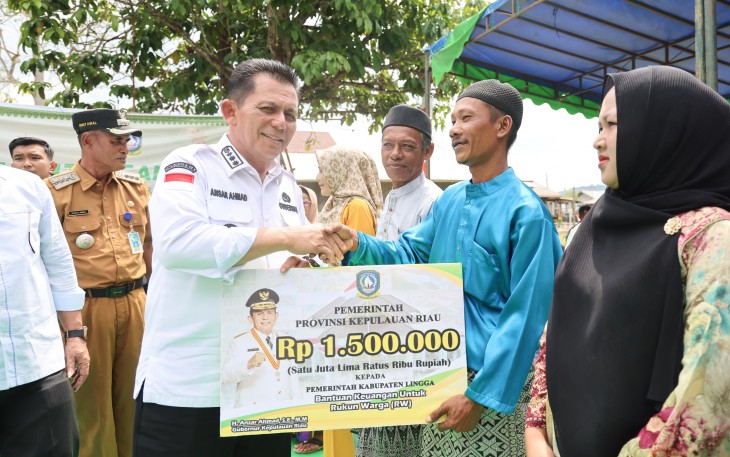 Gubernur Ansar Berkunjung ke Pulau Duyung Kabupaten Lingga Terima Bantuan Rp 664,4 Juta