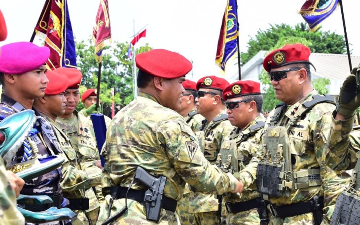 Kepala Staf TNI Angkatan Laut Laksamana TNI Dr. Muhammad Ali, S.E., M.M., M.Tr.Opsla., menyematkan Brevet Kehormatan Manusia Katak kepada Delapan Perwira Tinggi (Pati) TNI Angkatan Laut, salah satu diantaranya adalah Pangkoarmada III Laksamana Muda TNI Hersan, S.H., M.Si., M.Tr.Opsla., adapun upacara tersebut digelar di Mako Puskopaska TNI AL Jl. Panti Mulia Baru Semampir Ujung Surabaya, dengan Komandan Upacara Letkol Laut (P) Robinson Etwiory (Komandan Satkopaska Koarmada III), Minggu (25/02/2024)