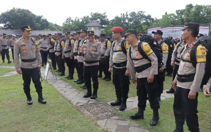 Polresta Tangerang Gelar Apel pergeseran pasukan PAM TPS Pemilu 2024 dalam rangka OPS Mantap Brata Maung 2024 yang dilaksanakan Lapangan Maulana Yudha Negara pada Sabtu (10/02) pukul 13.10 WIB
