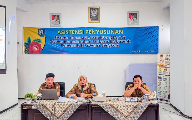 Kepala Dinas (Kadis) Komunikasi Informatika dan Statistik (Kominfotik) Provinsi Bengkulu Oslita Buka Asistensi Penyusunan Arsitektur Sistem  Informasi Arsitektur (SIA) Versi 2 Sistem Pemerintah Berbasis Elektronik (SPBE) Provinsi Bengkulu Tahun 2024
