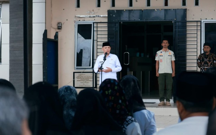 Bupati Pasaman Sabar AS pimpin apel pagi di halaman kantor Camat Rao, Rabu (10/1/2024)